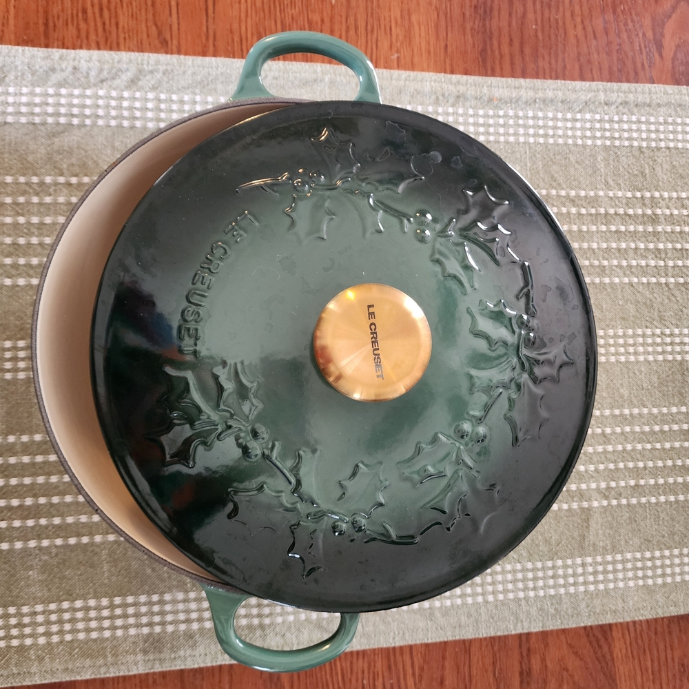 Le Creuset Holly Collection Soup Pot - Artichaut Green 4.5qt Dutch Oven - Picture 3 of 9